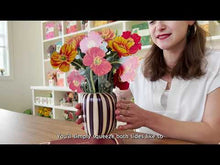 Load and play video in Gallery viewer, 3D Pop Up Flower Bouquet Greeting Cards
